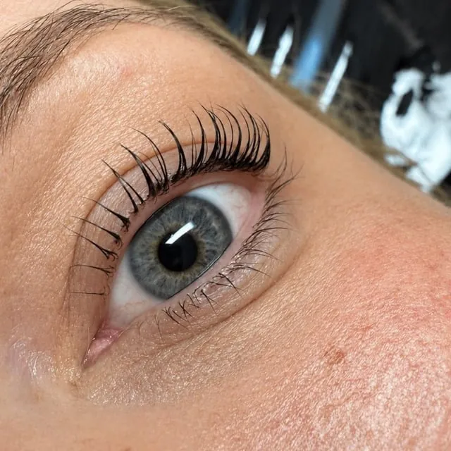 Ergebnis eines Lash Liftings